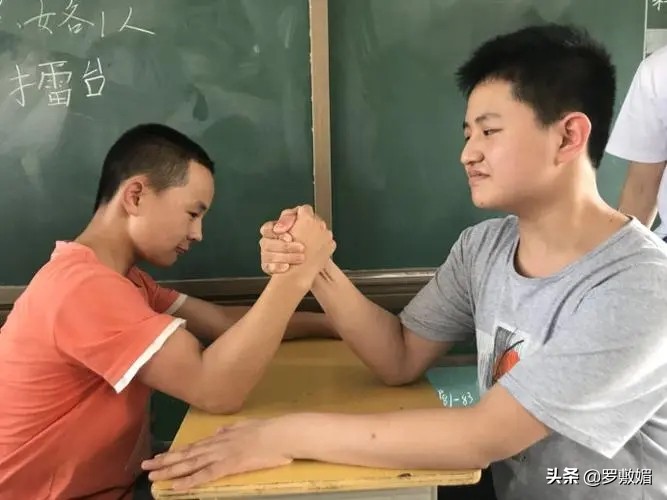 高中生掰手腕骨折谁负责,高中生掰手腕一方骨折谁承担责任