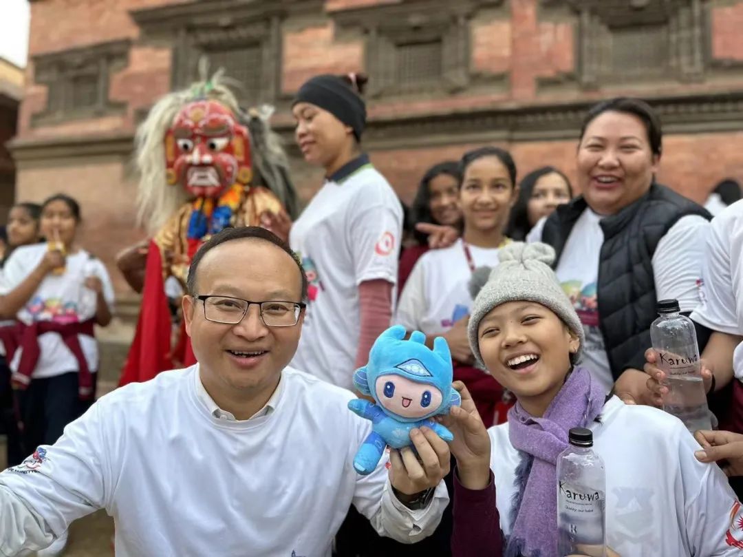 翻越尼泊尔,翻越喜马拉雅山到达尼泊尔