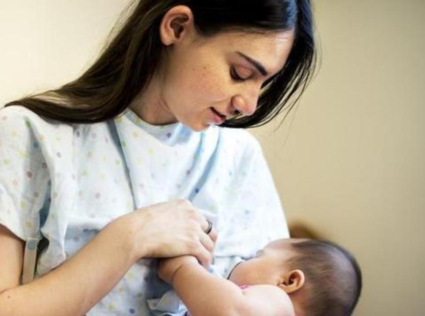 奶水不够怎么能知道宝宝吃饱了,宝宝5个月了奶水不够怎样追奶