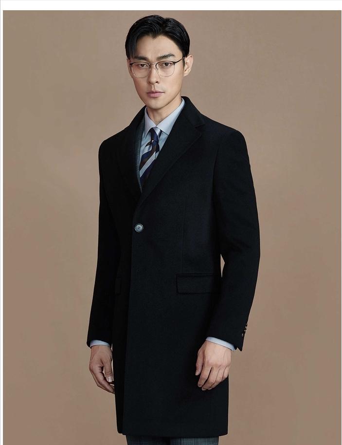 男士黑色羊绒中长大衣最佳搭配,男士第一件羊绒大衣选什么款式