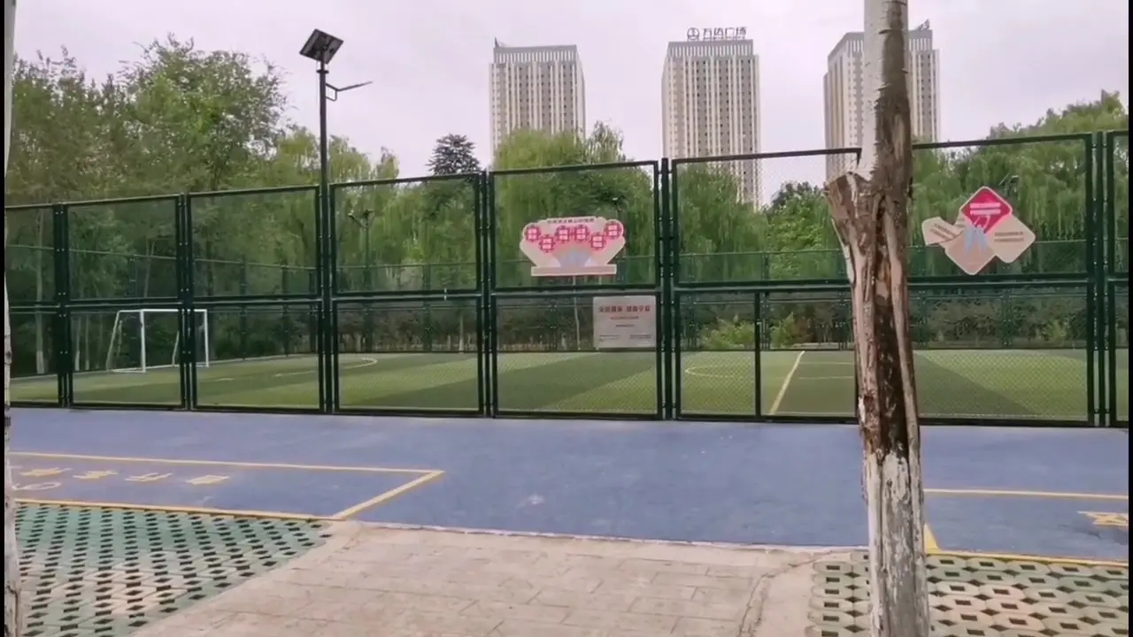 凭什么飞盘要霸占我们的足球场,飞盘不允许占用足球场