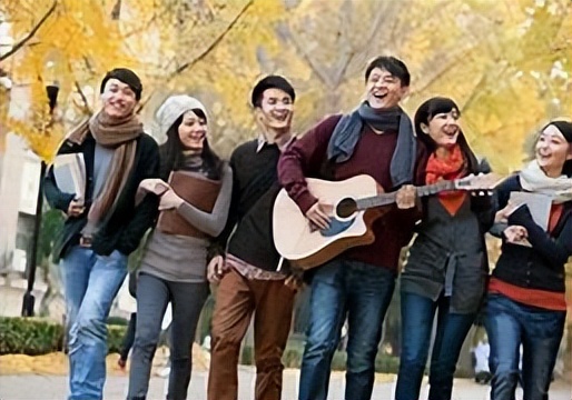 读二本大学每月生活费交多少,大学期间生活费一般给多少