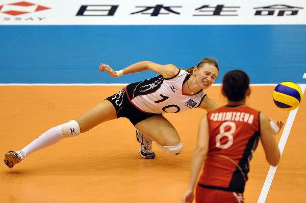 女排为什么要穿球服,女排运动员比赛只能穿一条裤子吗