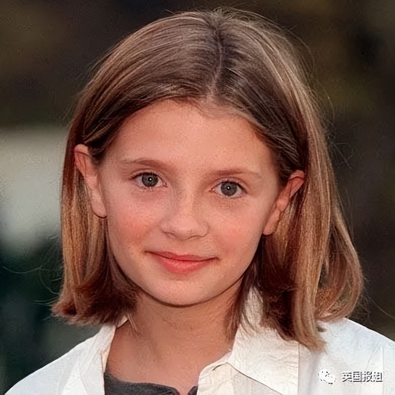 美国甜心美少女出道即爆火，却被亲妈下药控制当赚钱工具