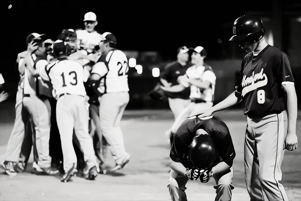 足球垒球游戏,软式棒垒球和足球