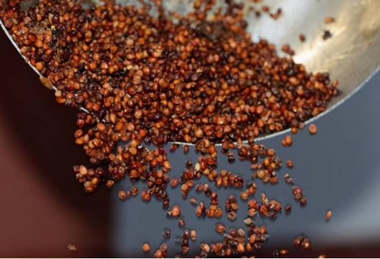 茅台酒为什么比500ml贵,五粮液浓香与茅台酱香的区别