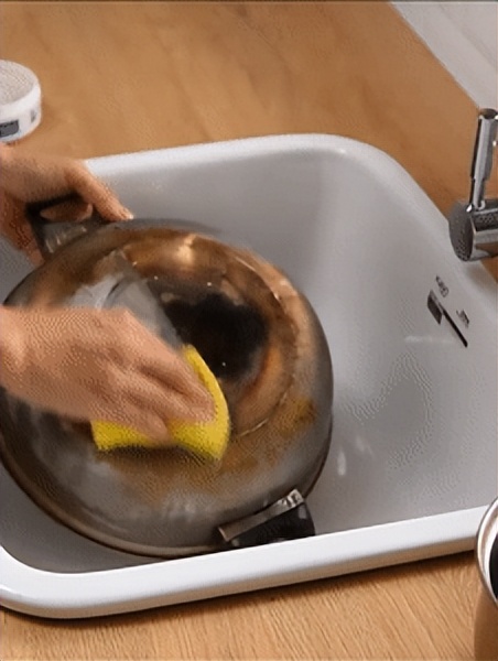 不锈钢锅怎么用才不发黄发黑,用什么擦不锈钢锅不会黑