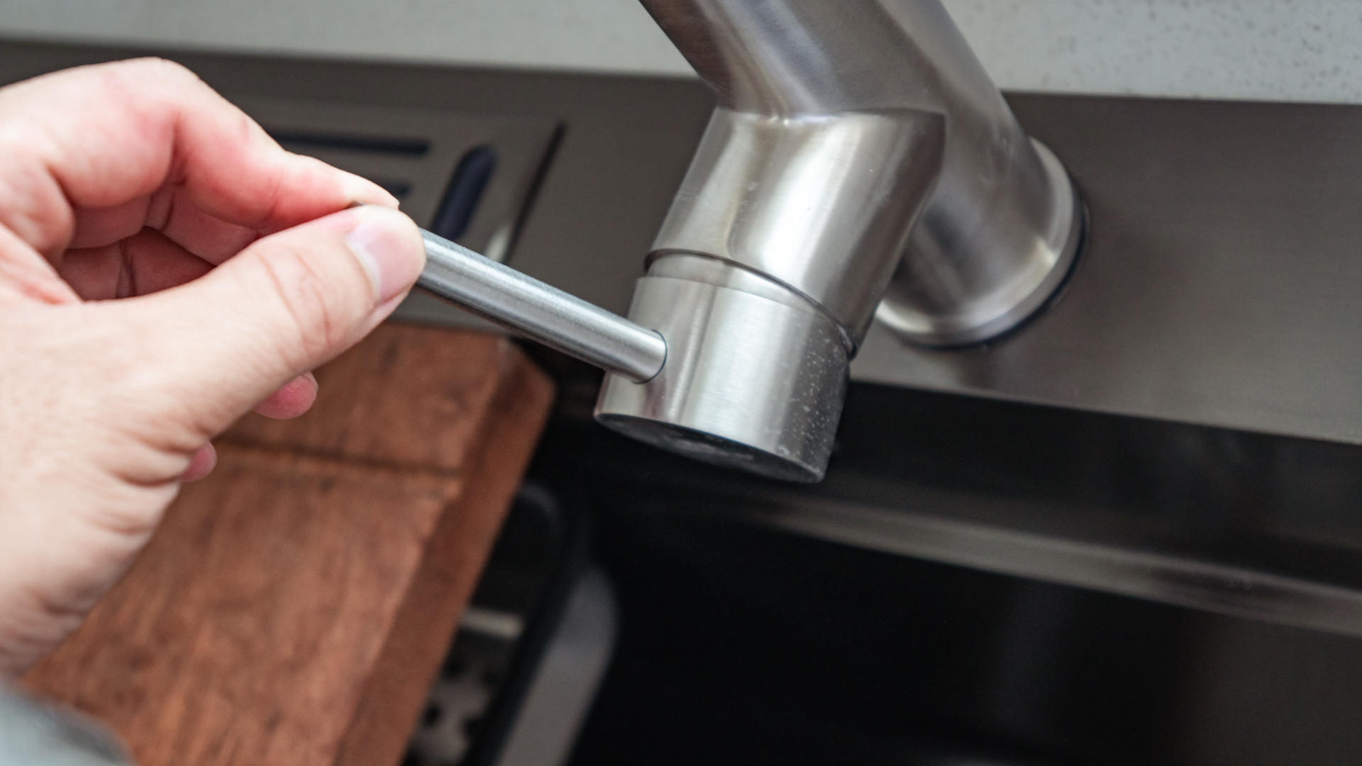 纳米水槽和不锈钢水槽哪个好,多功能大单槽水槽推荐