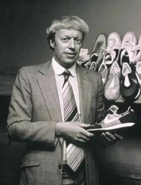 耐克暴跌,耐克近期大事件