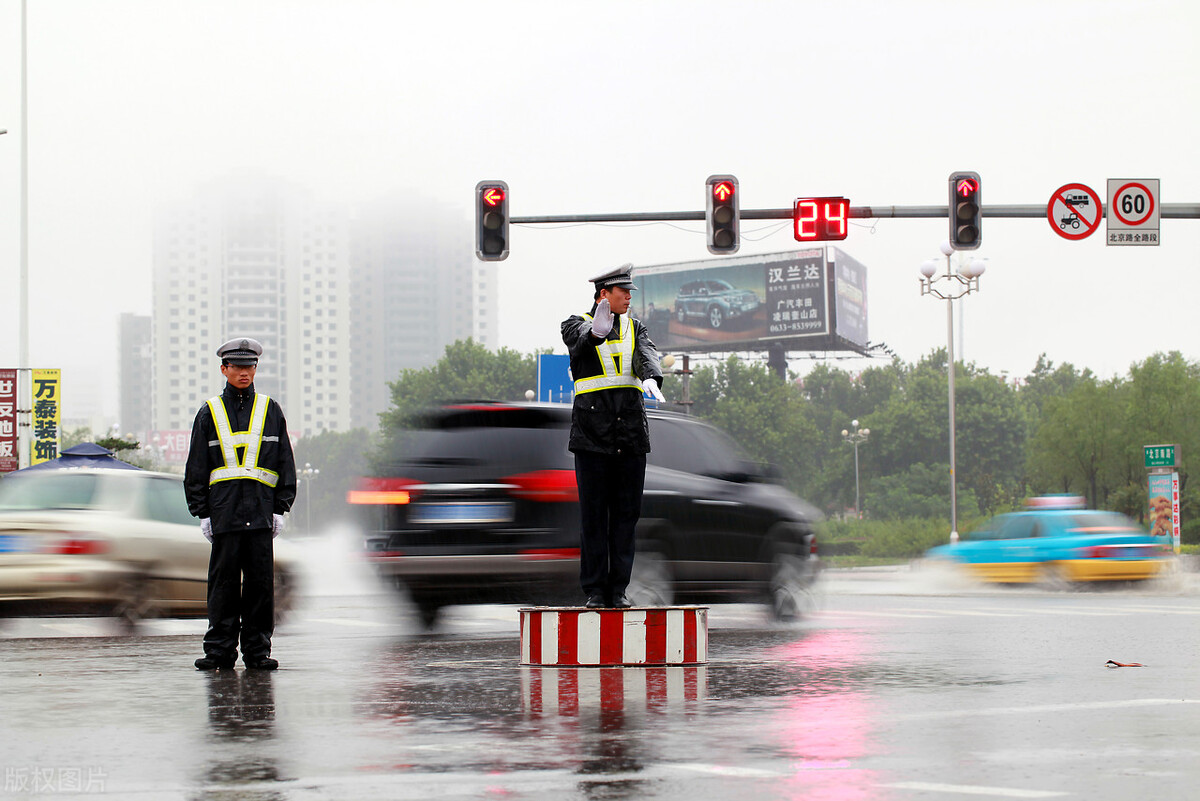 交通事故被人撞伤了怎么处理,交通事故撞伤走保险怎么处理