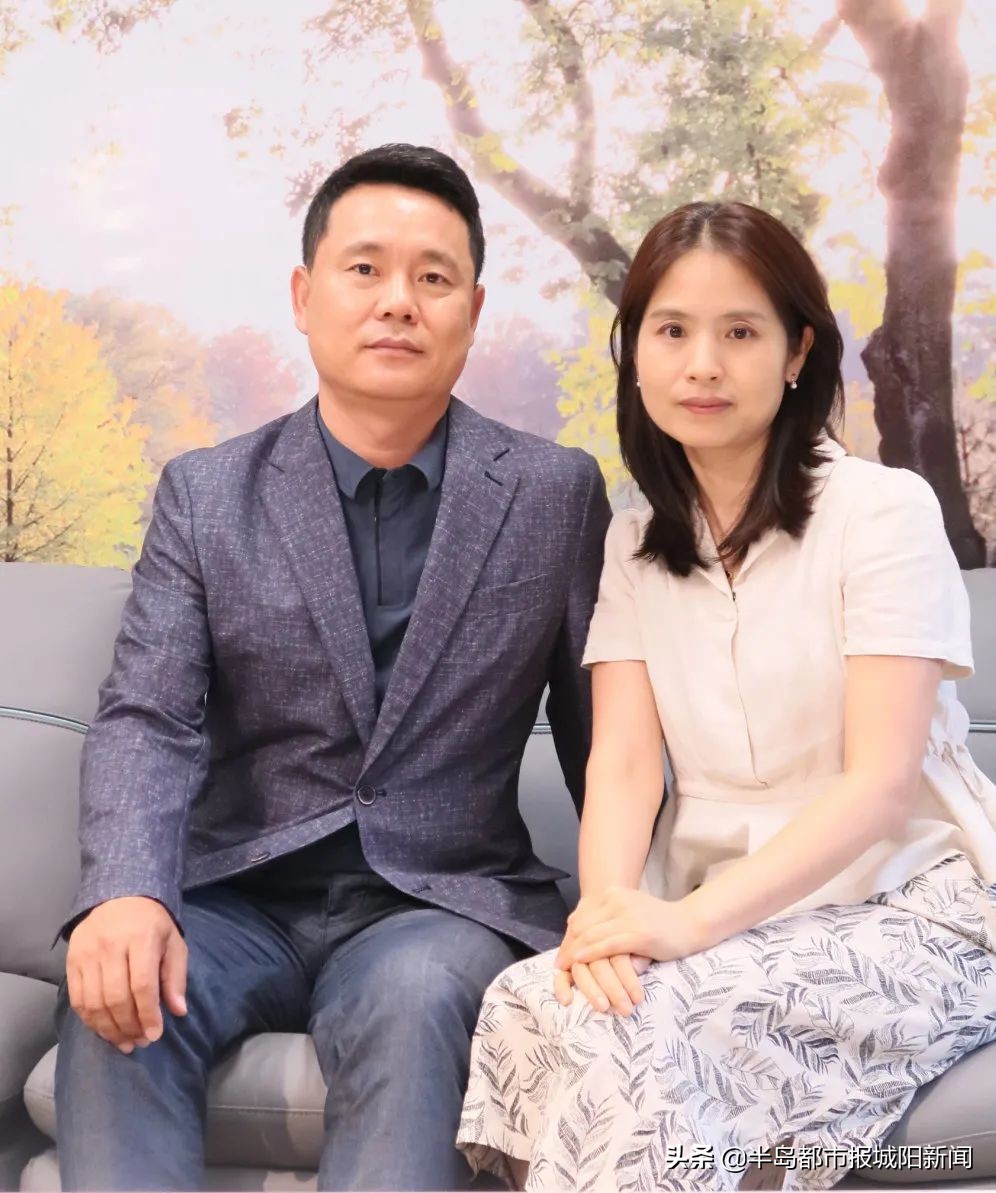 韩国人在青岛五四广场,韩国驻华大使馆参赞朴仁圭