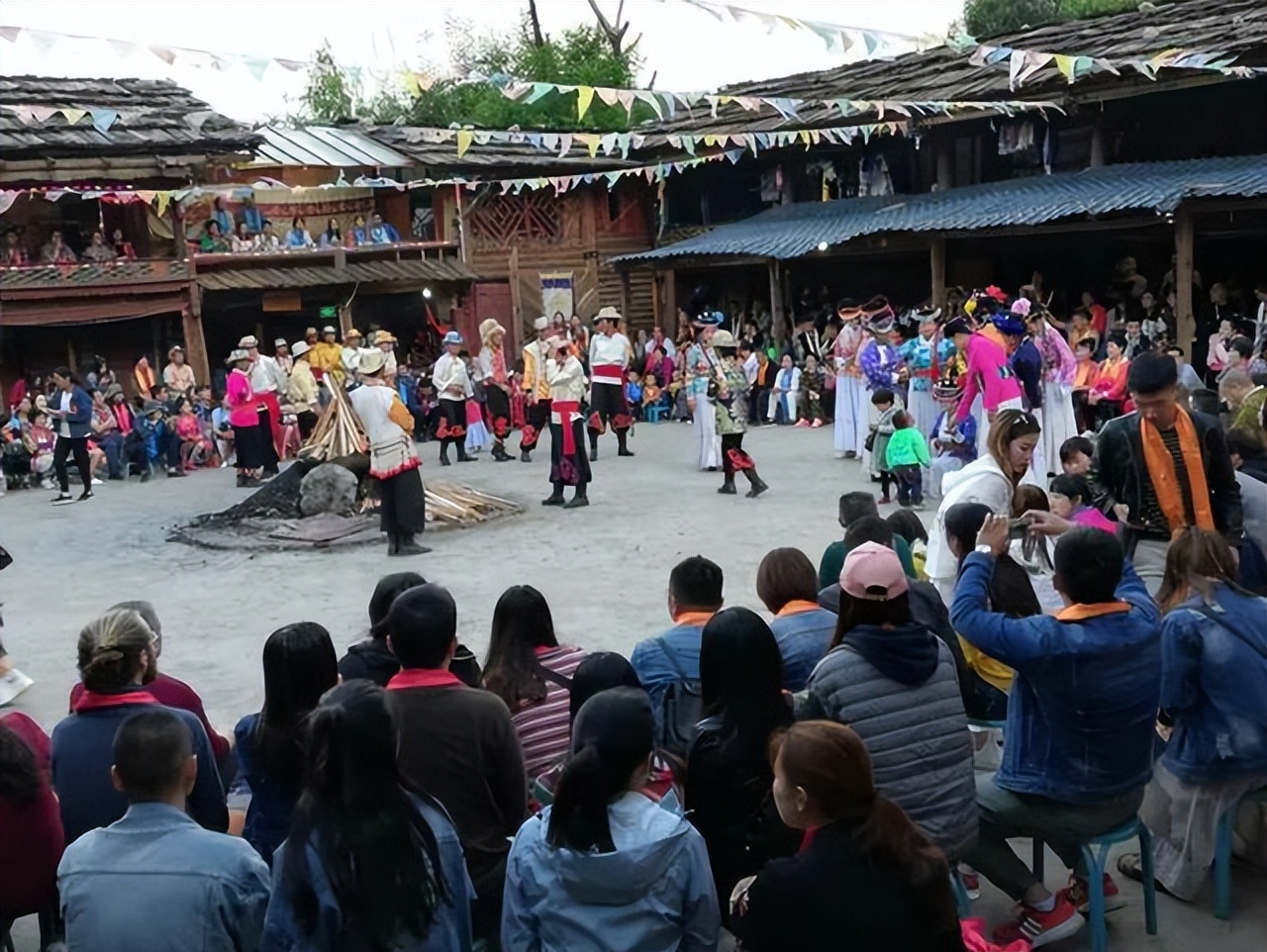 摩梭母系部落文化,摩梭族为什么能保留母系氏族