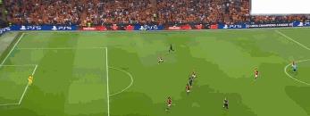 夜晚中绽放的烟花,足球烟花