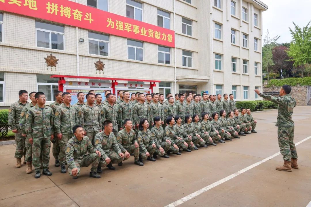 第71集团军：欢声笑语庆国庆，群众性文化活动暖兵心！