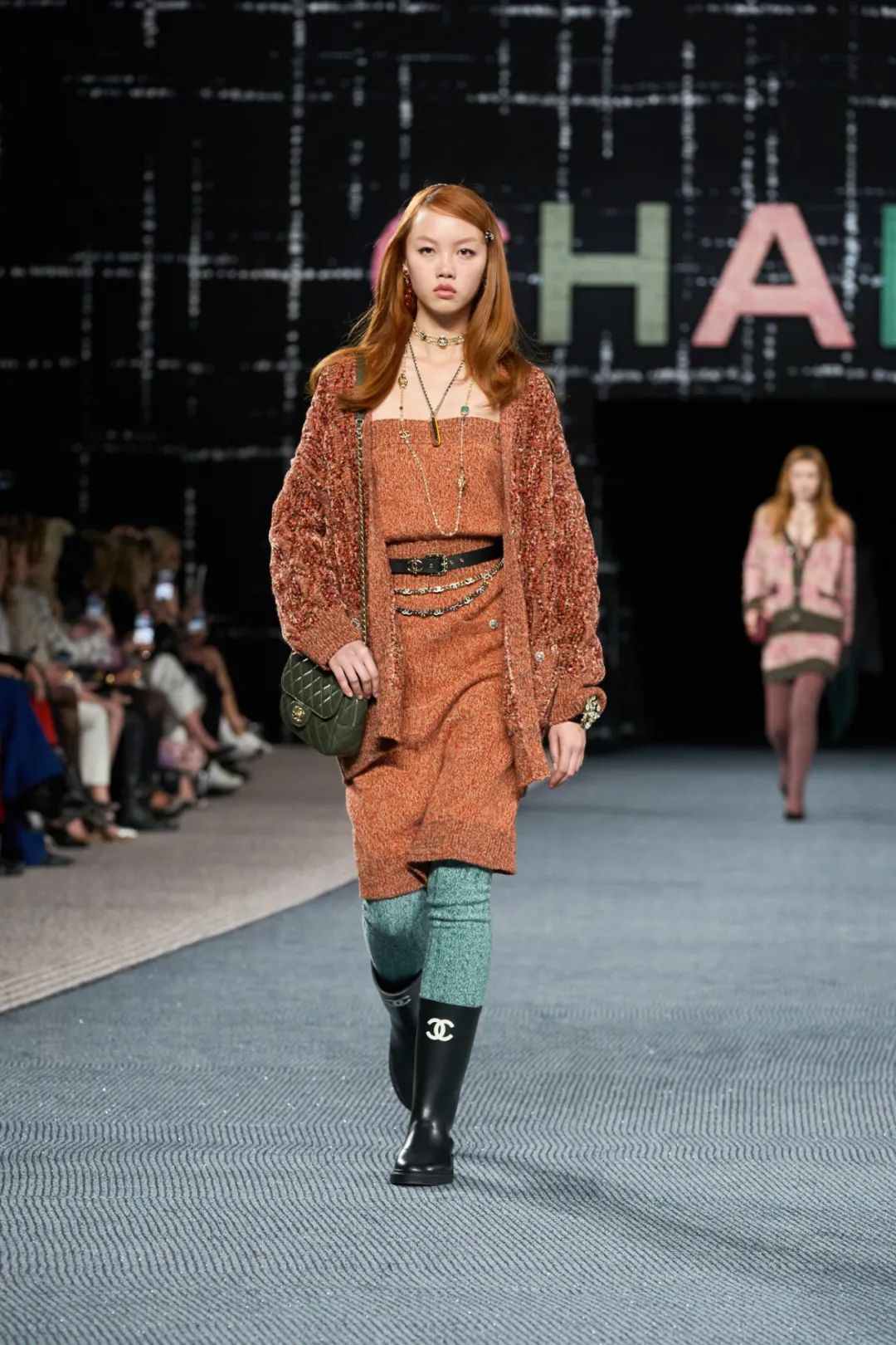 香奈儿2021春夏时装秀面料,香奈儿2022秋冬时装秀舞台分析