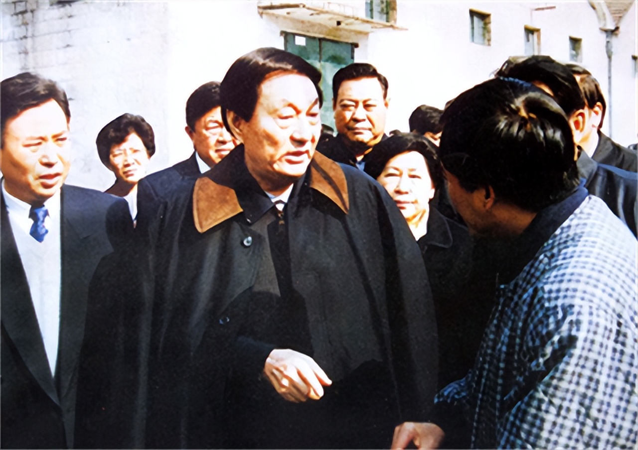 88年*镕基朱**自我批评：作为上海市长我不是最佳，比江*民泽**差得很远