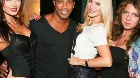 足球精灵小罗,足球精灵小罗拿过的奖杯