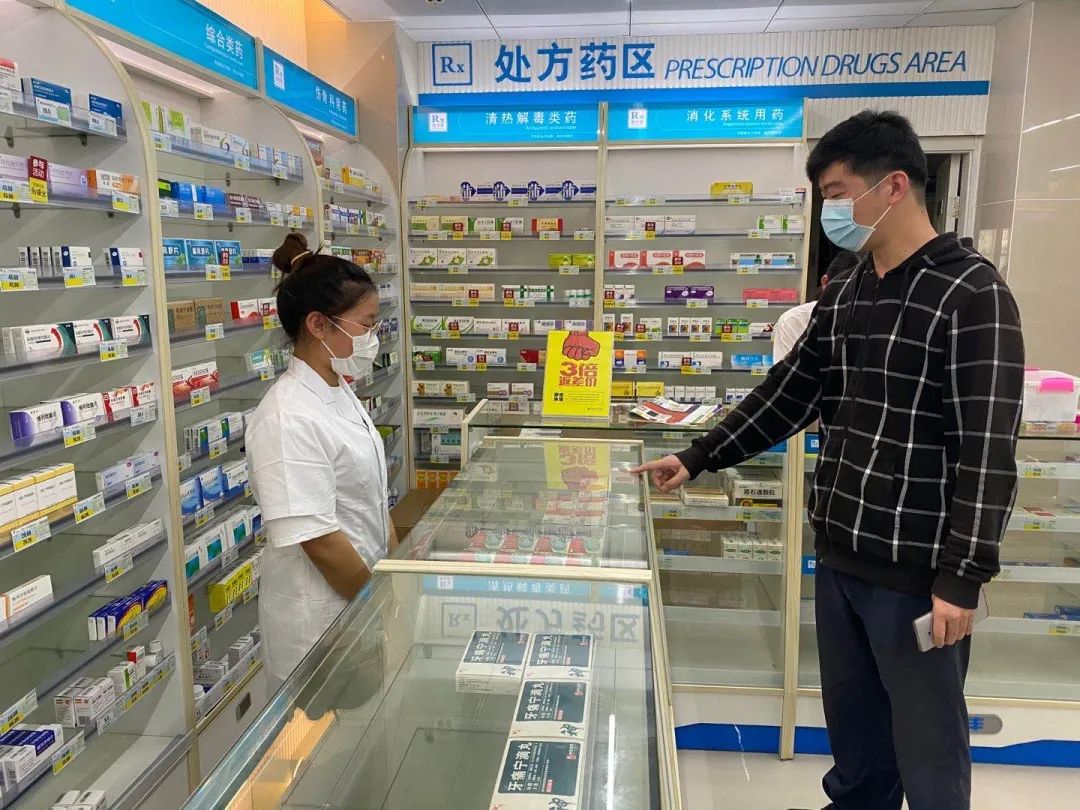 男子腹痛难忍夹出8条活虫,阴虱会寄生人体其他部位吗