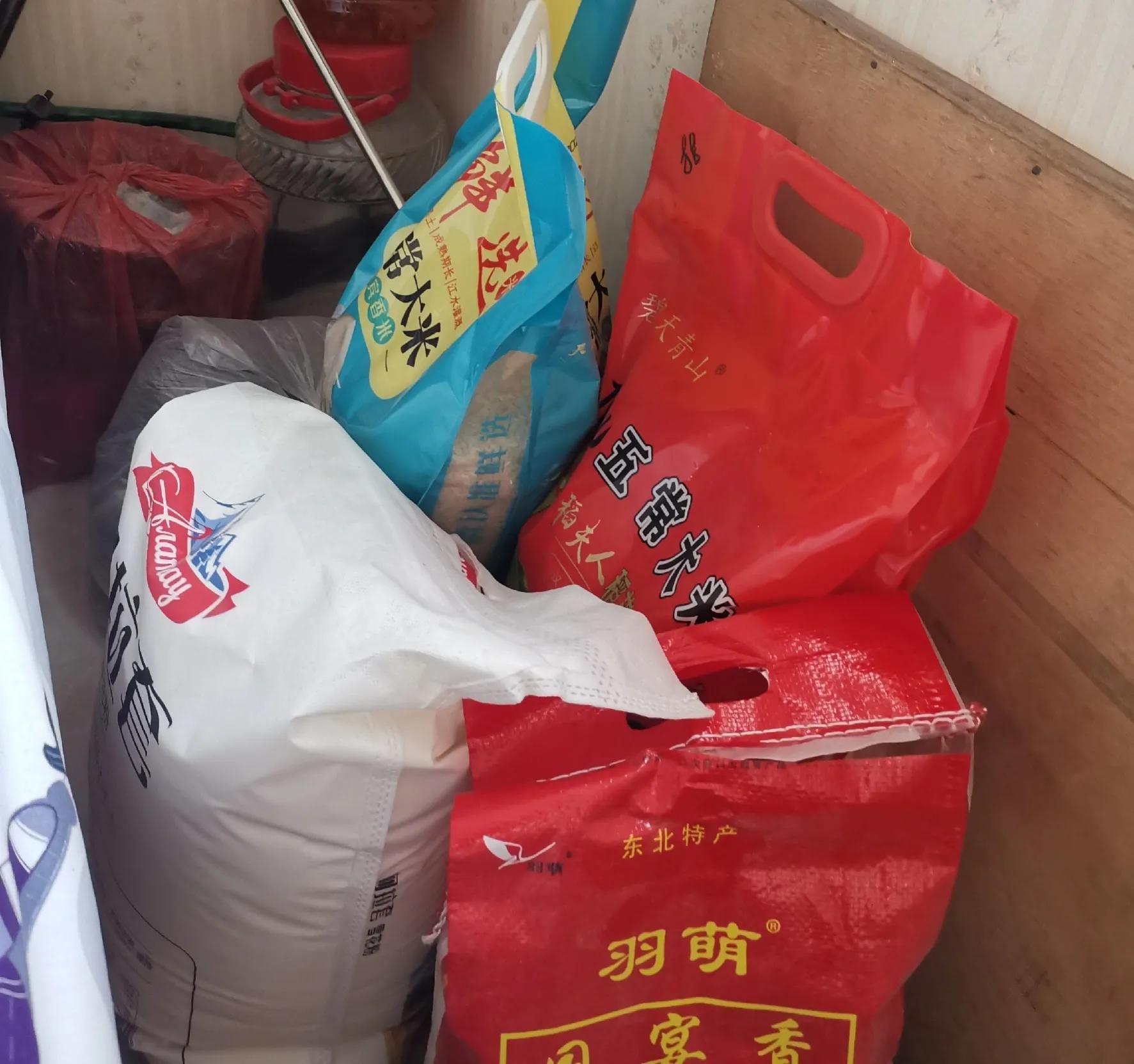 花两千块钱买垃圾,花一万元囤口粮酒合适吗