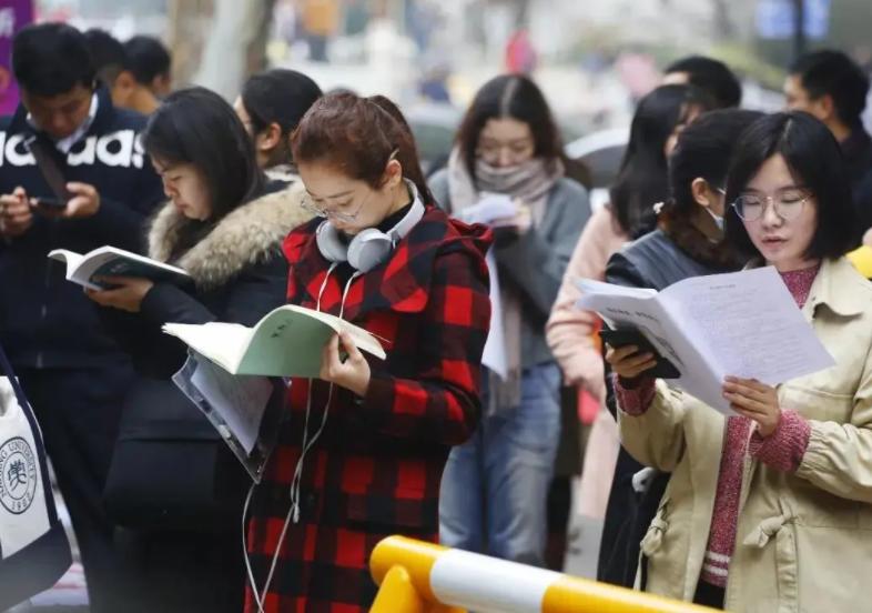 公务员面试对答如流,公务员面试质疑成绩该怎样做