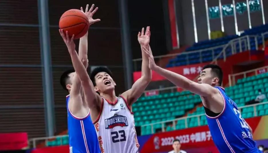 cba小将首秀砍下23分,cba新秀绝杀