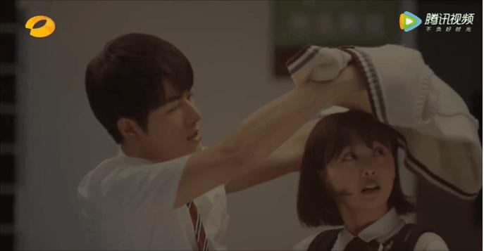 20多年了，这个姿势还是撩妹必杀技