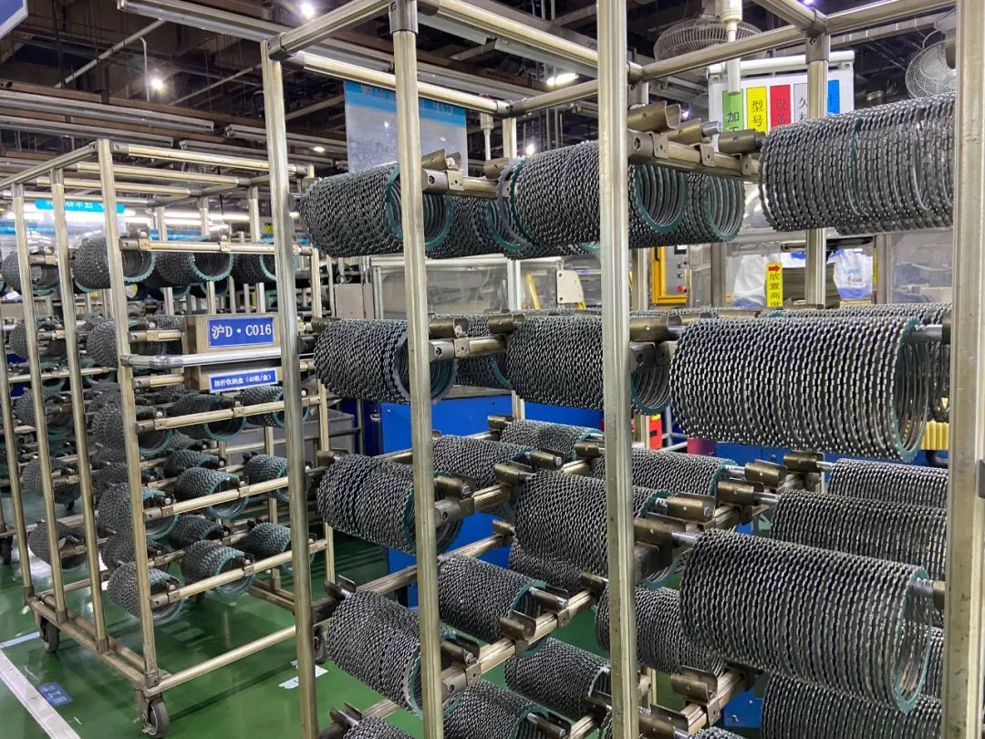 导入机器人自动化生产线，松江这家公司生产的摩擦片成为全球销售冠军！