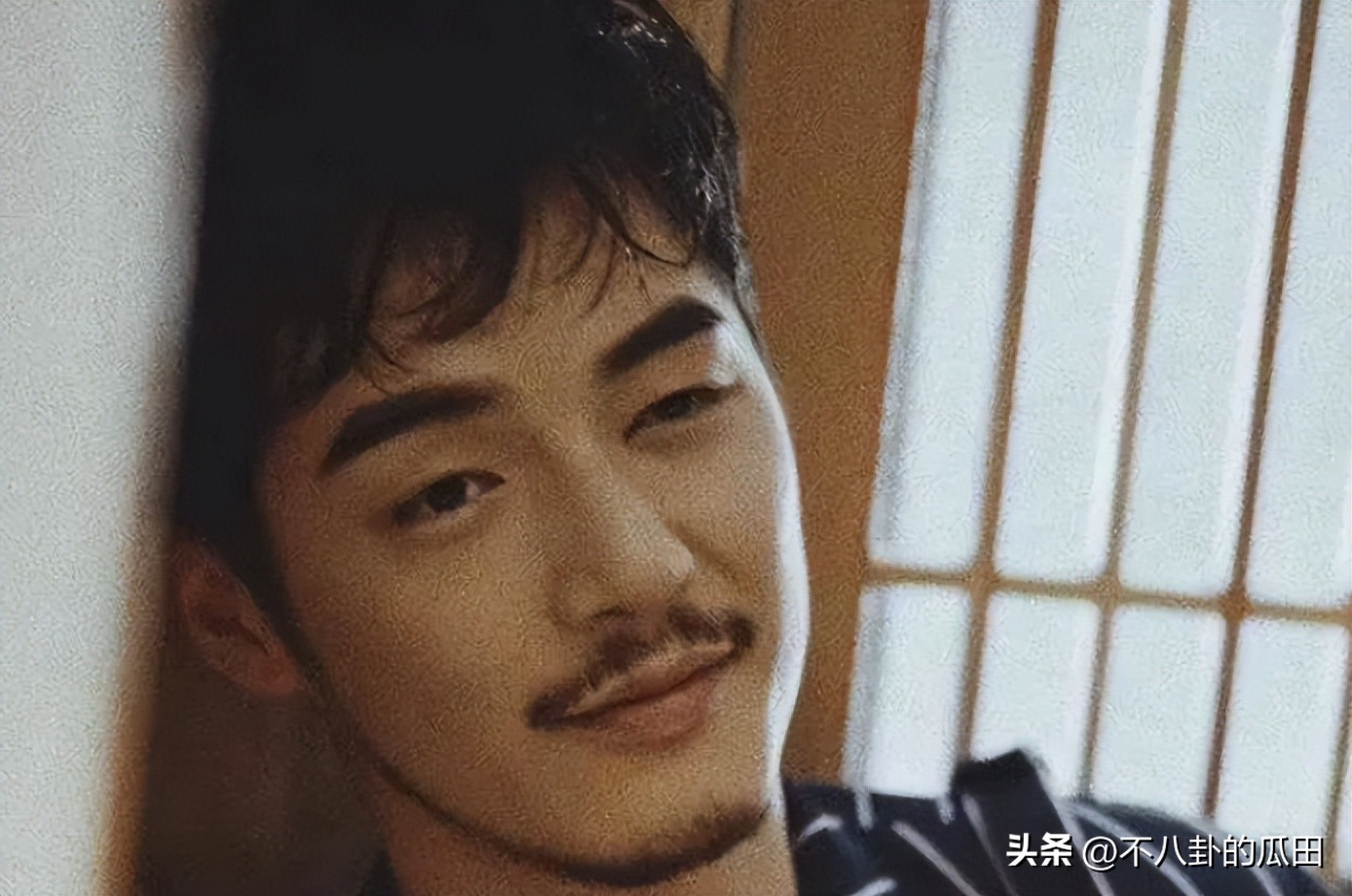 长相成熟棱角分明的帅气男星,年轻时最痞帅的明星男