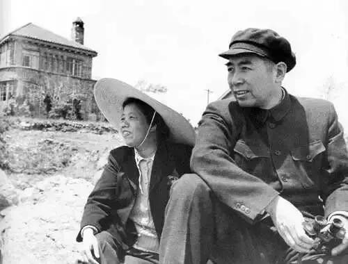 “为了你，我相信有来世”，周恩来和*颖超邓**的爱情神话