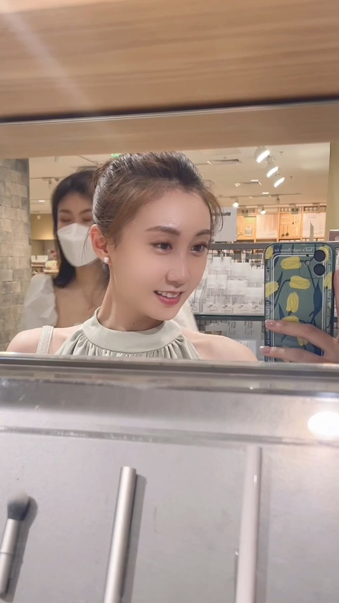 水均益29岁女儿当央视记者！精通4国语言，清华读研，颜值大逆袭