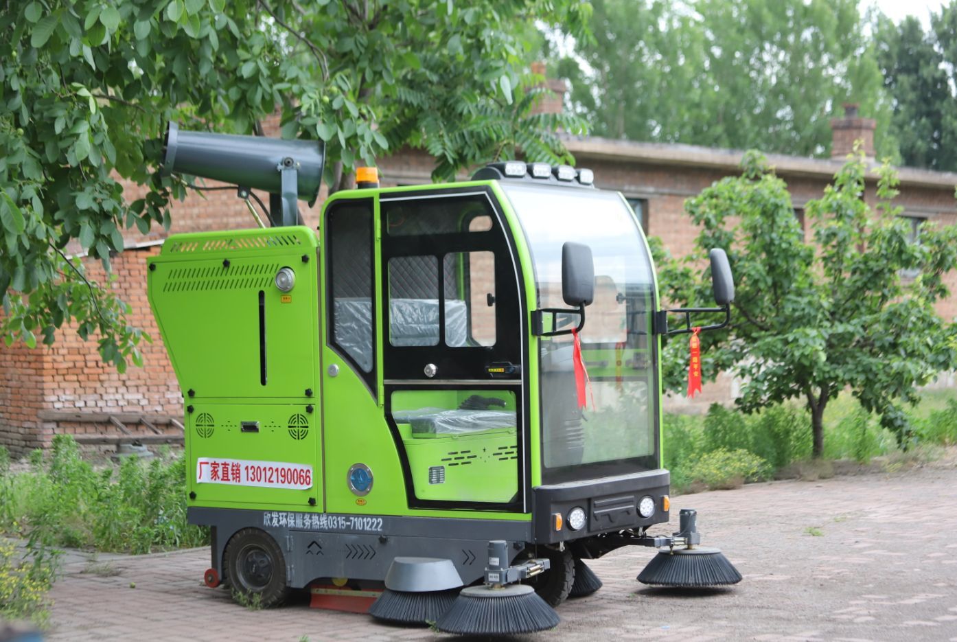 保养扫地机器人,维护机器日常操作