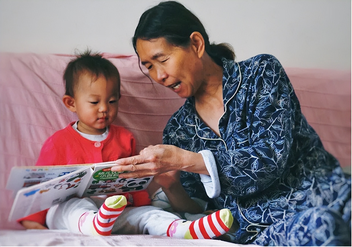 小孩都是奶奶带不跟妈妈亲怎么办,宝宝奶奶带和自己不亲了怎么办