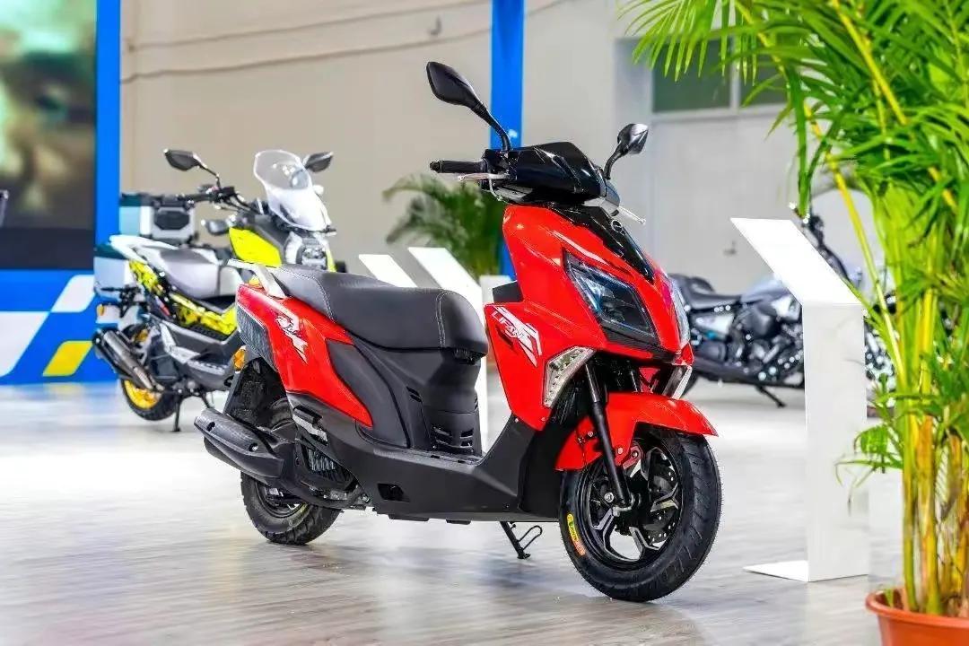 力帆150踏板标配版与高配版,力帆150踏板车最新款