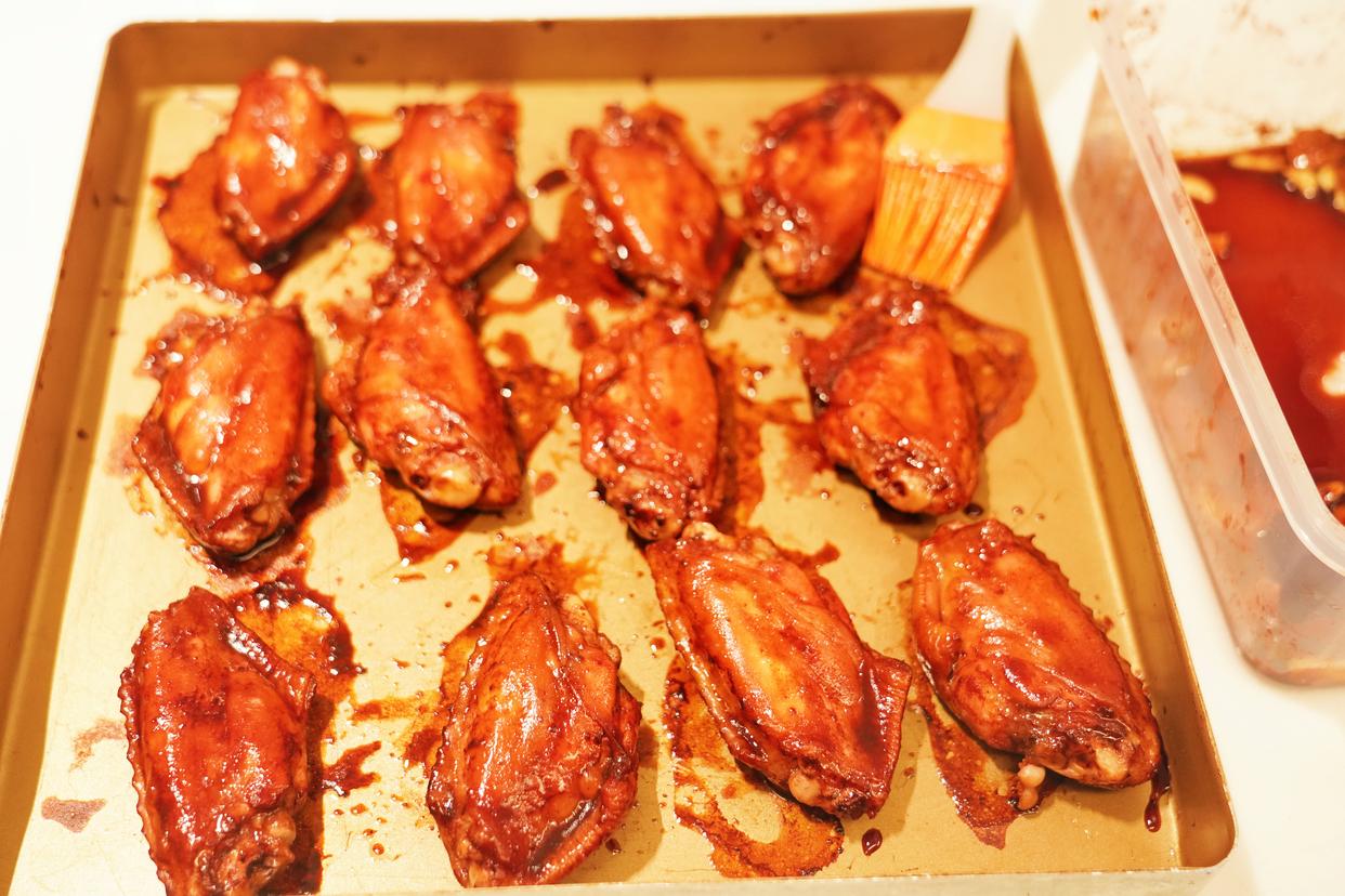 喜欢吃奥尔良烤翅在家就可以做，秘制配方好吃到吮指，价格也便宜