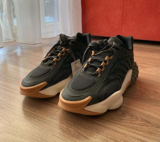 耐克阿迪最好的一款跑鞋,阿迪最高端的跑鞋是哪款