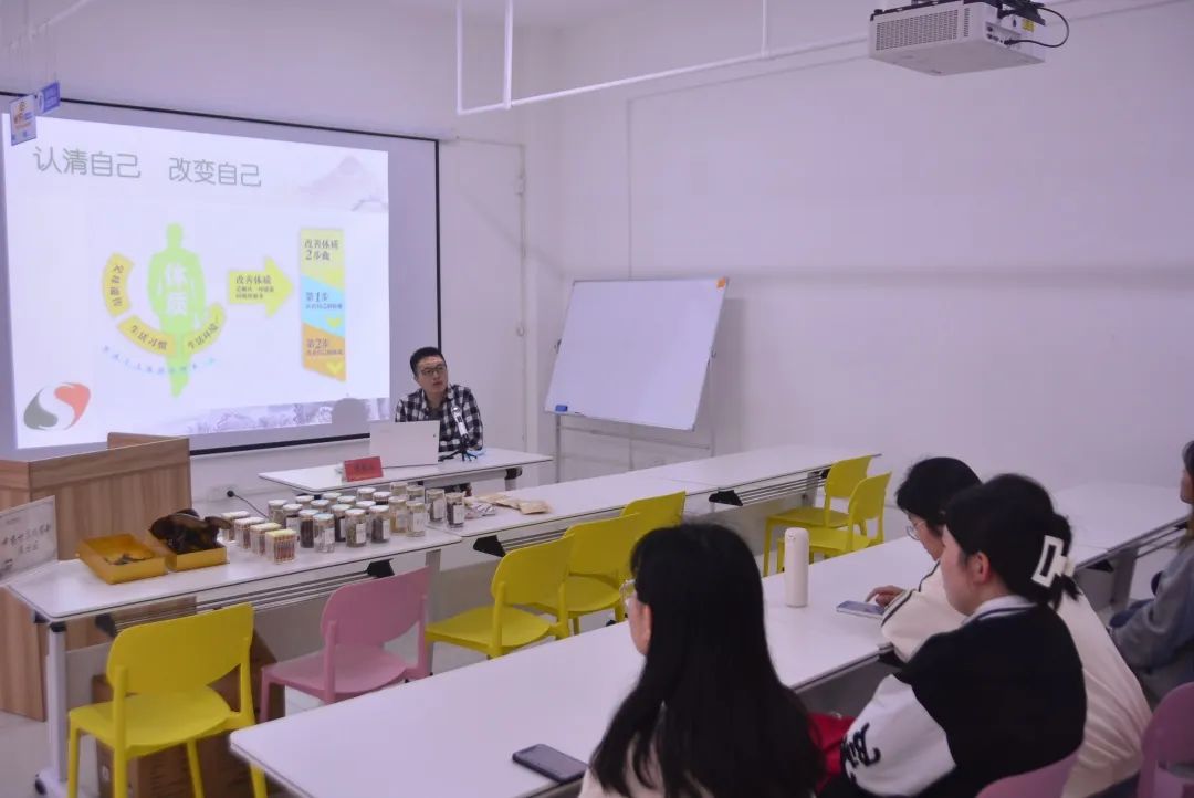 泰州市中医院开展健康“泰中意”—中医药文化高校行活动