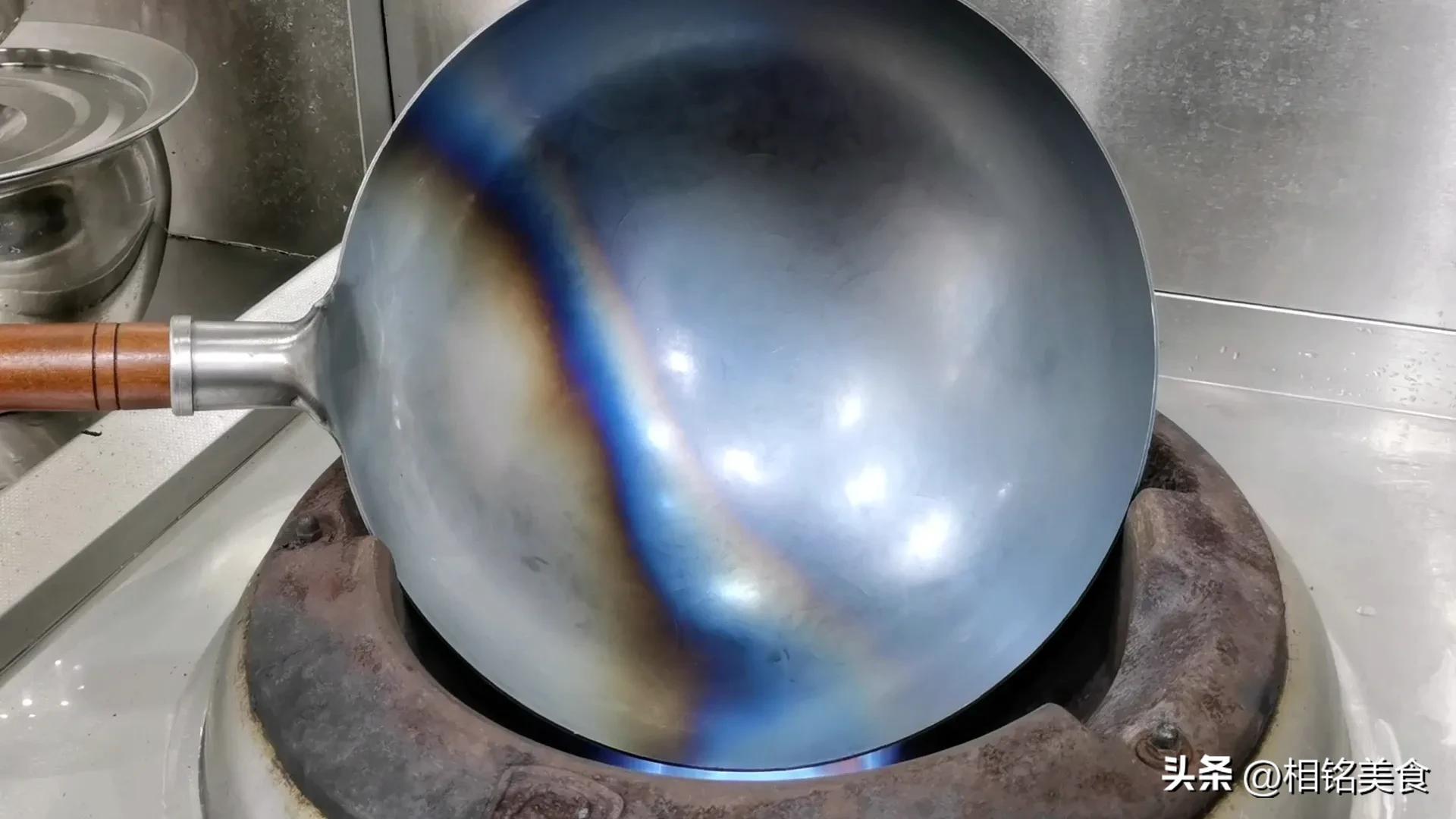 新铁锅怎样开锅小妙招视频,不粘锅的铁锅最佳开锅方法