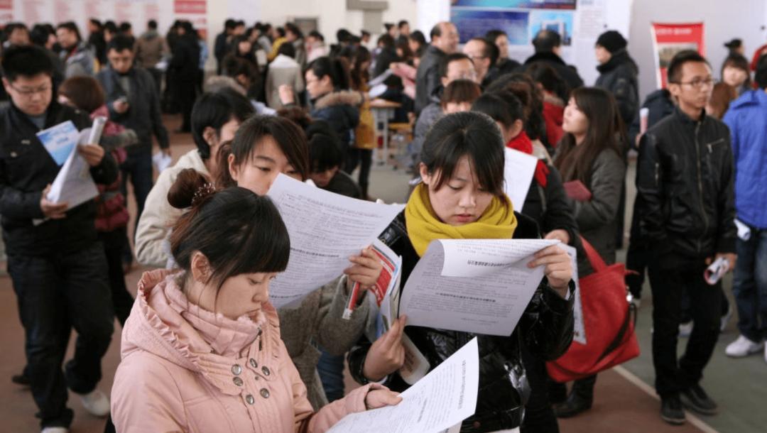 年轻人开奶茶店的优势和劣势,新开奶茶店的出路