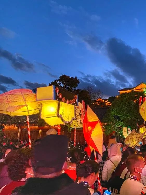 丽江古城花灯,元宵花灯夜空中最亮的星