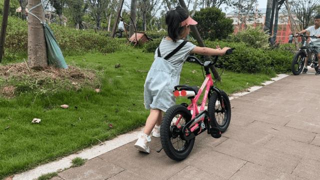 优贝小孩自行车,优贝ez二合一自行车广告