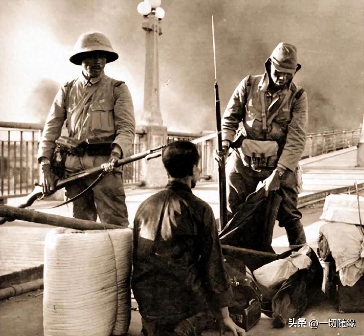 晚清真实：花楼女子媚态撩人，丰乳肥臀，30张老照片尽展风姿迷人