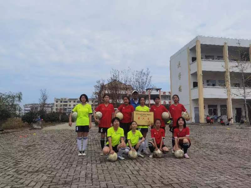 含苞玫瑰，追风逐梦的乡村女娃