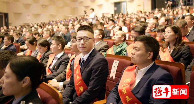 光荣！绍兴市职教中心魏飞洲老师获浙江省五一劳动奖章