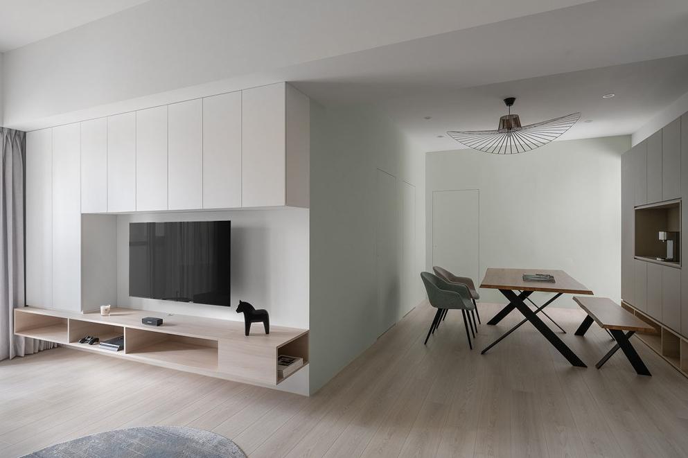 满墙电视柜用什么颜色显得不压抑,满墙电视柜为何难看又压抑