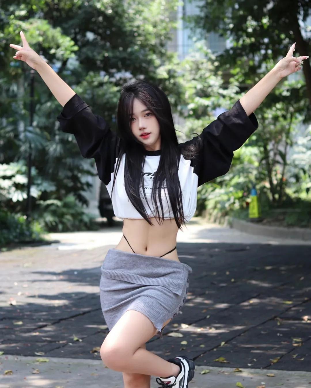 泳装比基尼长腿美女，*袜丝**街拍秀，艺术街拍