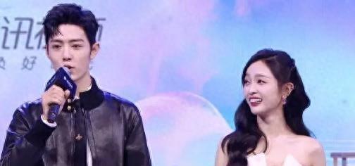 明星烤瓷牙发黑,明星烤瓷牙牙齿磨小后照片