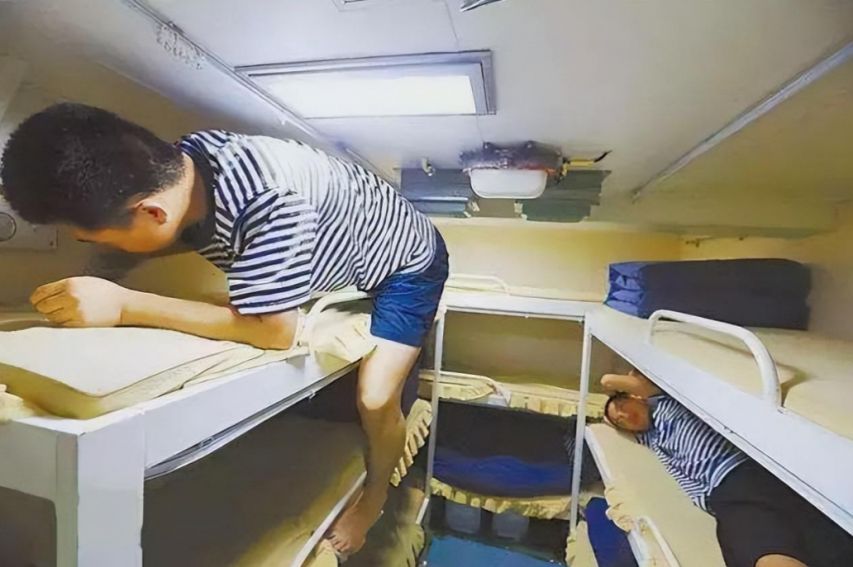 潜艇兵是怎样工作和生活的,潜艇兵的悲惨生活