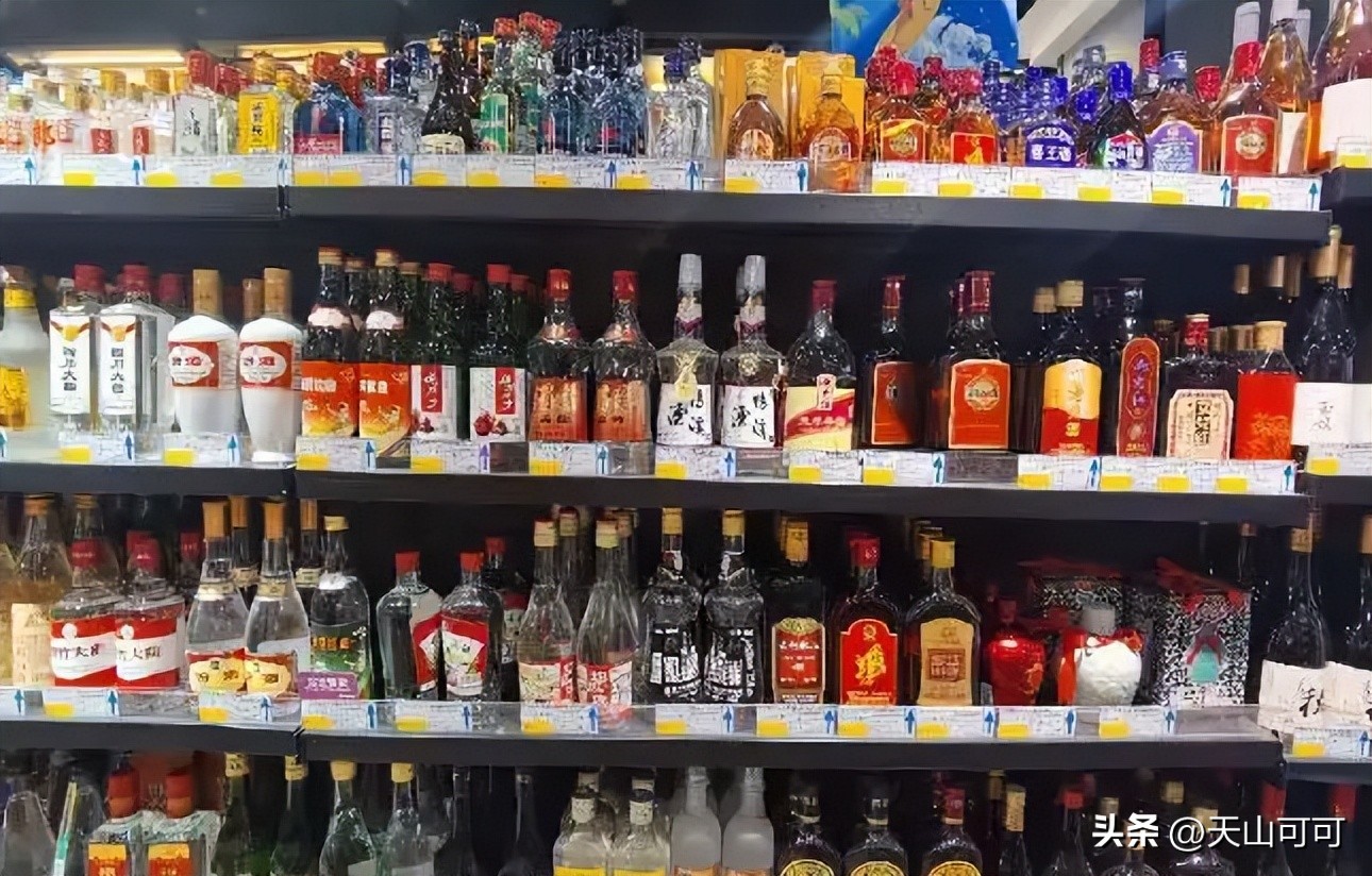 超市三种不起眼的白酒都是纯粮酒,超市里无人问津的纯粮酒