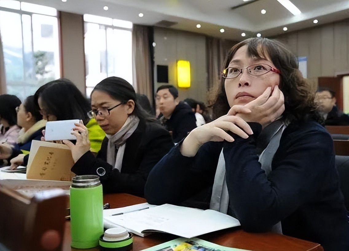 老师发布不当言论校方成立调查组,老师发不当言论事件通报