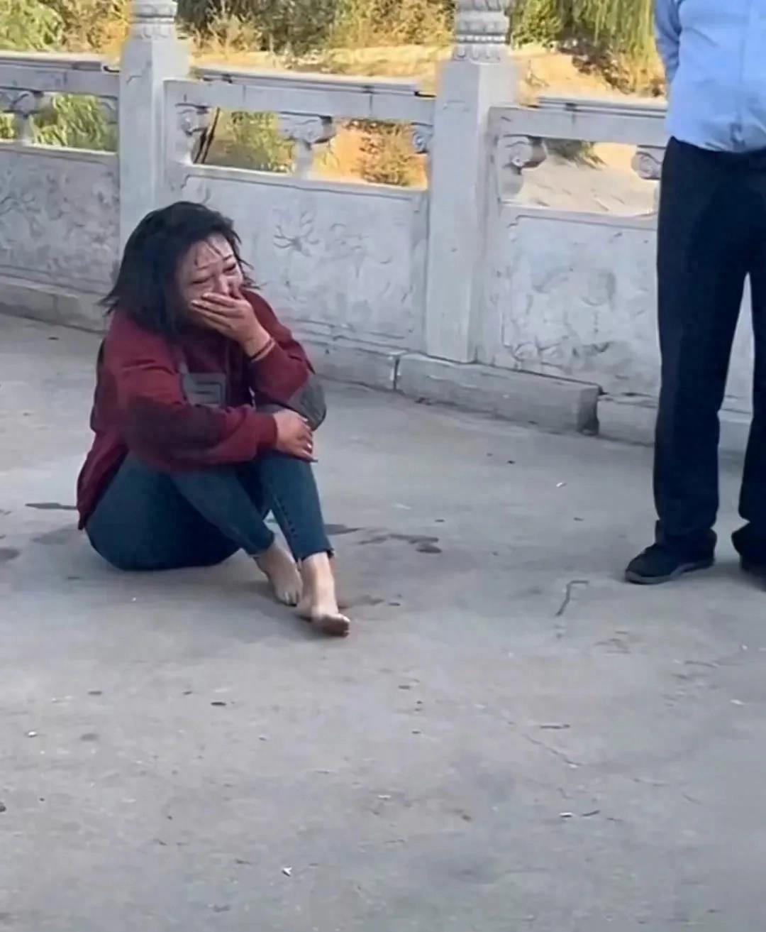 东营男子当街抽打女人后续,成都女子当街鞭打男子后续